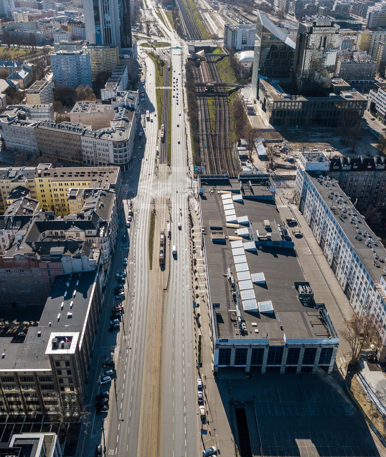 Puste ulice Warszawy podczas epidemii koronawirusa 