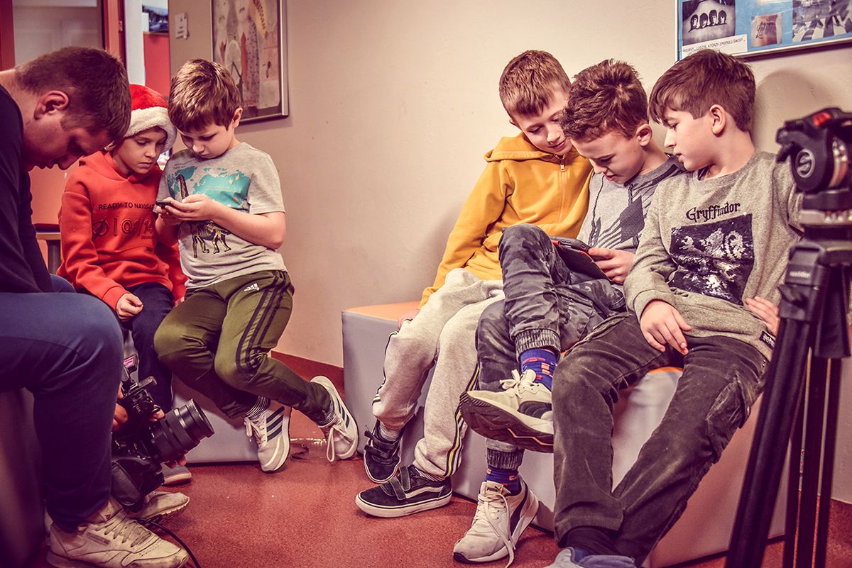 Warszawa. Uczniowie szkoły na Bielanach podczas nagrania teledysku "To już Święta!" 