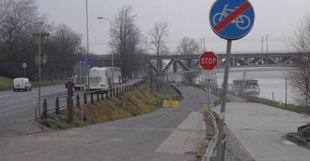 Warszawa. Przy wjeździe na Bulwary Wiślane staną specjalne słupki