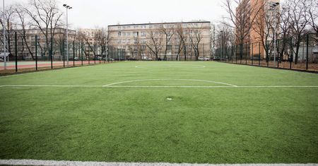 Stołeczne boiska szkodliwe? Jest oświadczenie ratusza