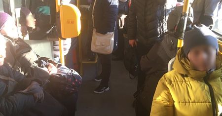 Warszawa przeszła na sobotni rozkład jazdy. Poseł PiS: "Naraża warszawiaków na zarażenie"