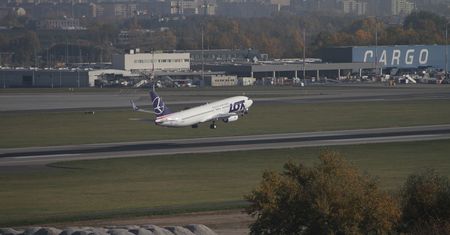 Zarobki do 20 tys. miesięcznie. Brak miejsca na błąd. Kontrolerzy lotów o swojej pracy