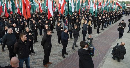 Fala oburzenia po marszu ONR. Narodowców ochraniała policja