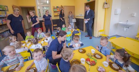 Nowy sposób rekrutacji do żłobków w Warszawie. Prawie 900 wolnych miejsc dla najmłodszych
