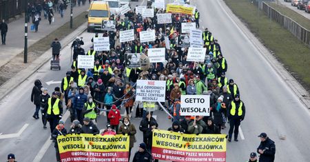 Wschodnia obwodnica Warszawy ma przebiegać przez cmentarz. Służby apelują do proboszcza