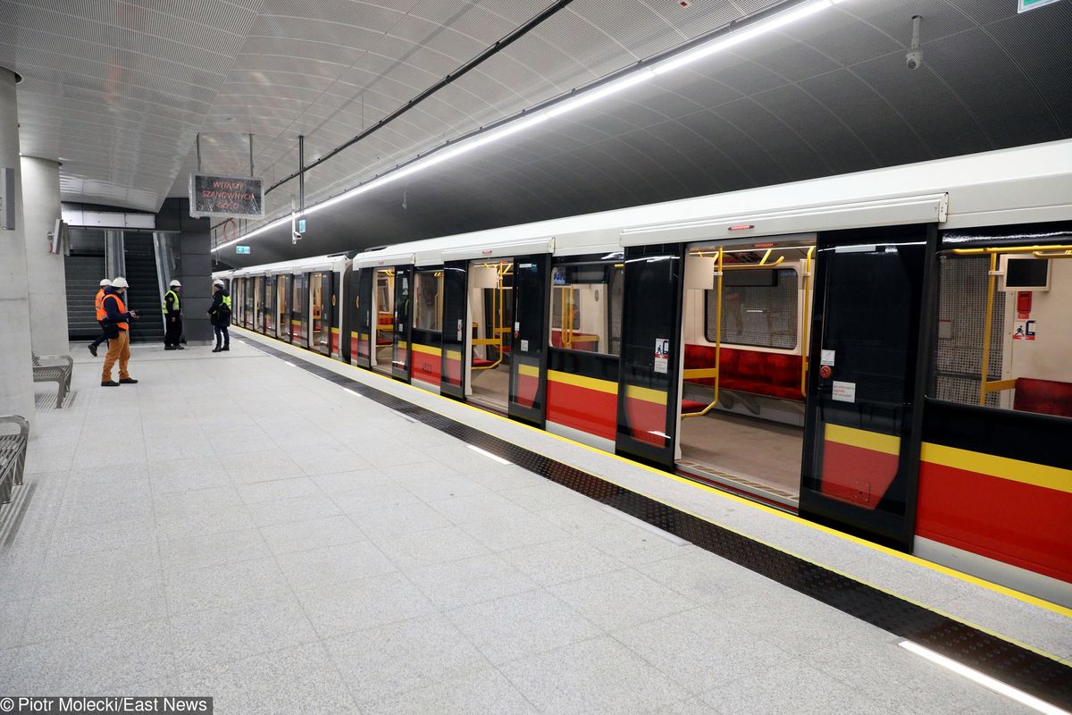 Metro Warszawa - pierwszy pociąg metra dojechał na Targówek. Już niebawem otwarcie trzech nowych stacji metra