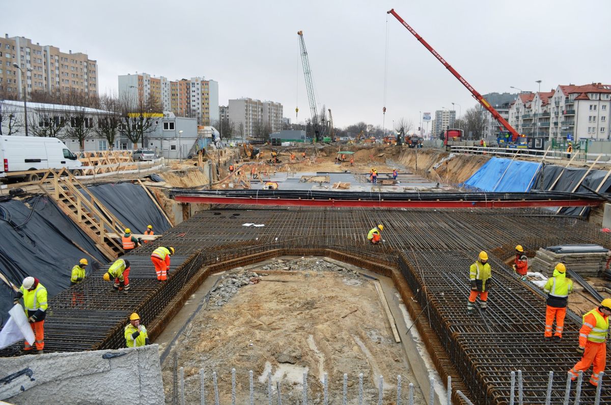 Metro na Bemowie nie zwalnia tempa. Prace schodzą pod ziemię