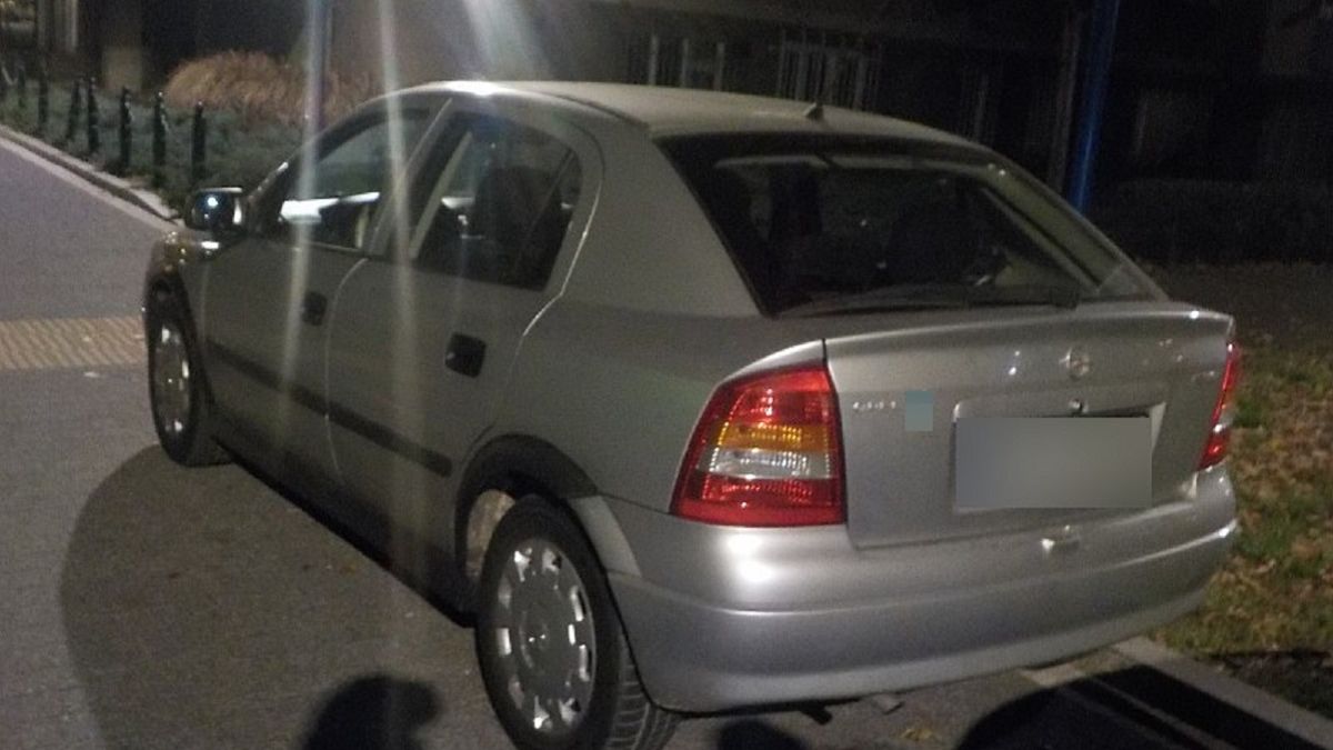 Mieszkaniec Warszawy zostawił na noc otwartego opla z kluczykami w stacyjce.
