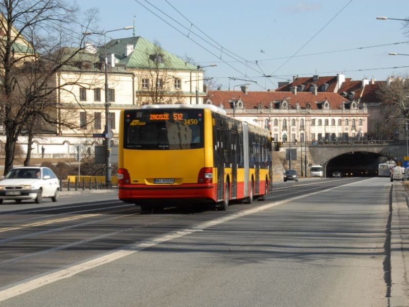 Warszawa. Komunikacja miejska zmienia rozkład jazdy. Sprawdź, kiedy zacznie obowiązywać