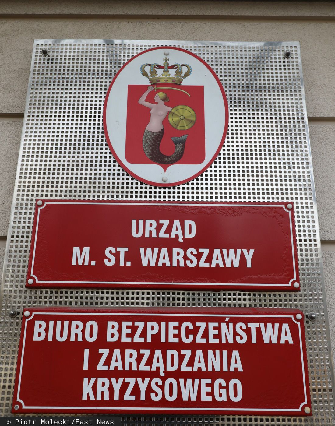 Koronawirus w Warszawie. Zmiany w pracy urzędów. Będą otwarte krócej