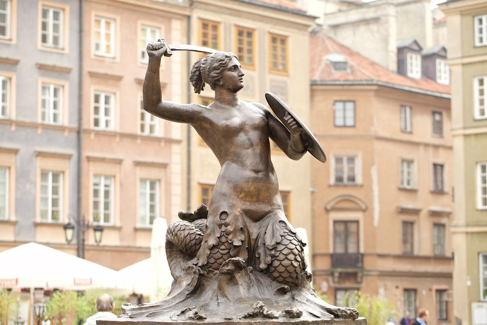 Warszawskie syrenki. Symbol stolicy, który opanował miasto