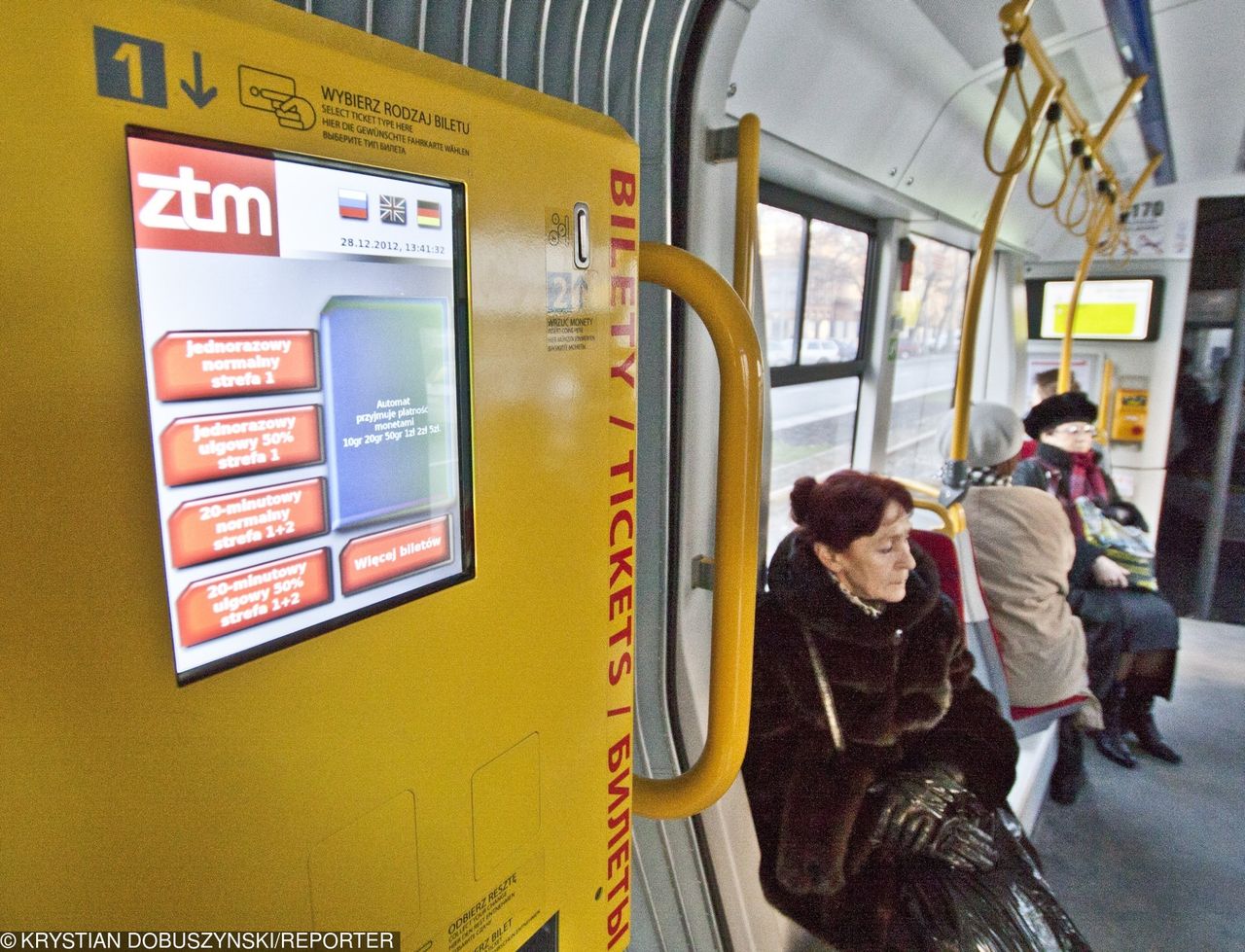 Język ukraiński w warszawskich biletomatach. ZTM odpowiedział na prośby