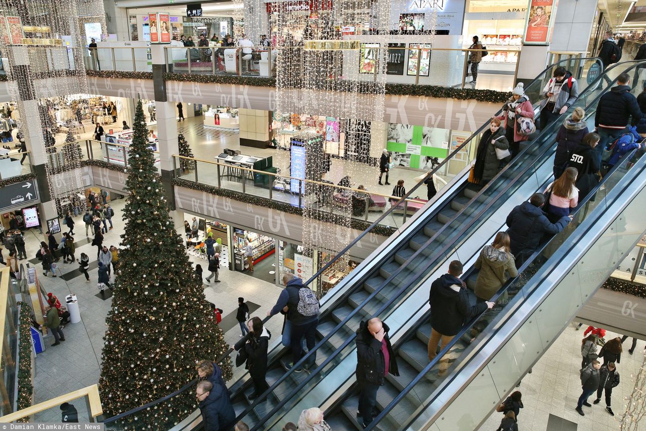 Warszawa. Kieszonkowcy w centrum miasta. Policja: kradzieży jest coraz więcej