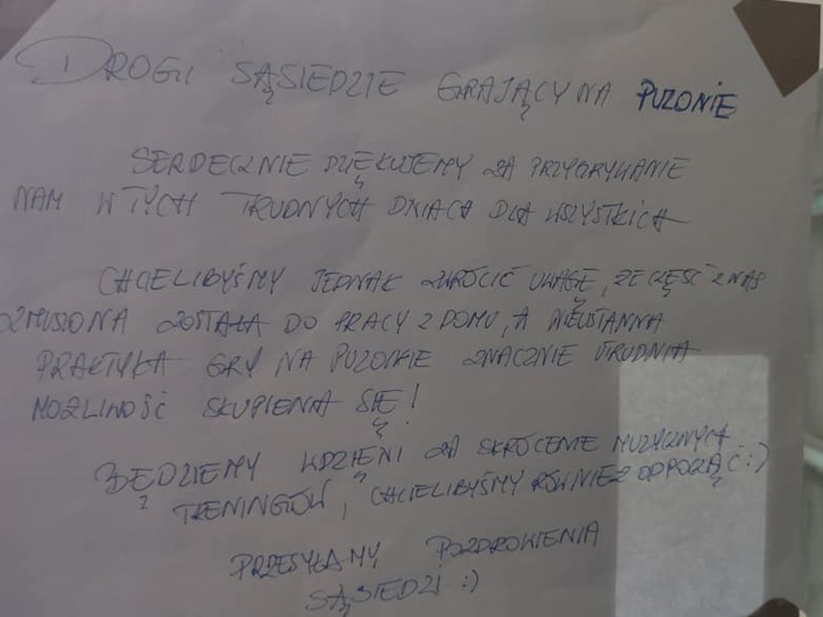 Koronawirus w Warszawie. Puzoniarz nie dawał sąsiadom spokoju. Sympatyczna wymiana zdań