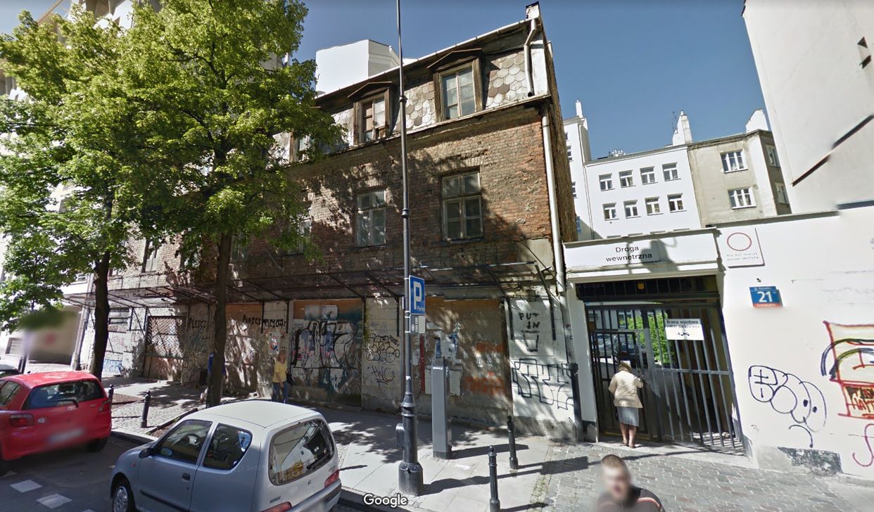 Runęła kamienica w centrum Warszawy. Od miesiąca była zabytkiem