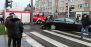 Niebezpieczne zdarzenie w Warszawie. Tramwaj zderzył się z samochodem na Mokotowie