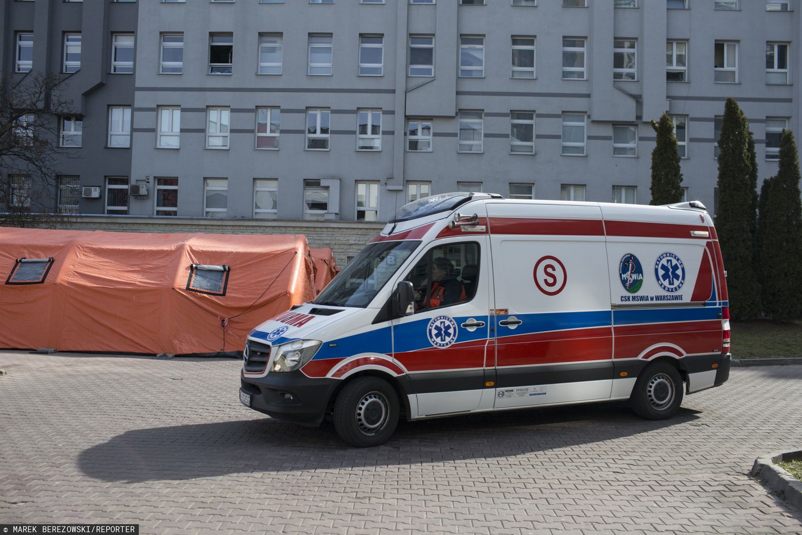 Koronawirus w Warszawie. Pierwsze pobrania krwi ozdrowieńców zaczną się 14 kwietnia.
