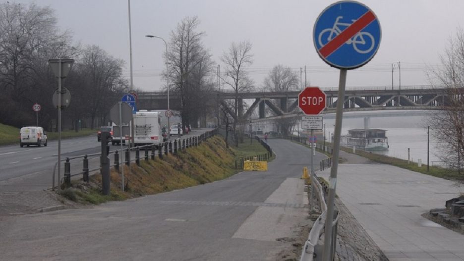 Warszawa. Jeszcze w styczniu na Bulwarach Wiślanych pojawią się specjalne słupki automatyczne