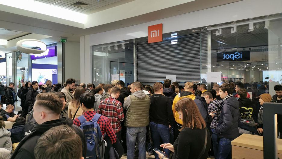 Warszawa. Tłumy w Galerii Mokotów na otwarciu sklepu Xiaomi