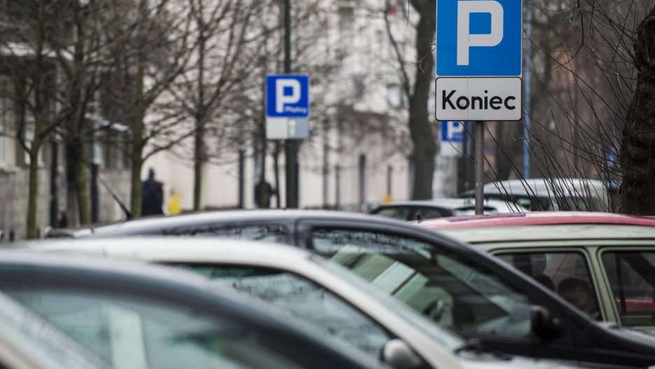Warszawa. Opłaty parkingowe w Warszawie na razie nie zostaną zniesione.