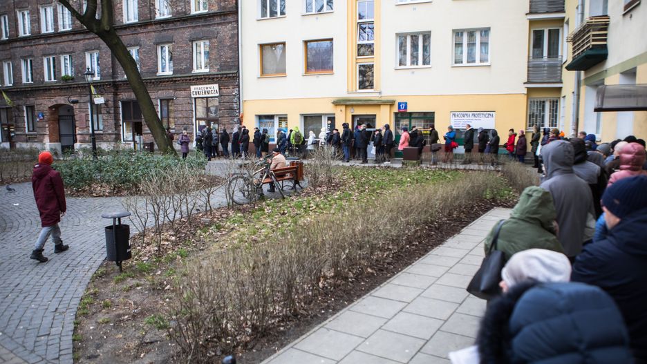 Warszawa. Kolejka do Pracowni Cukierniczej "Zagoździński" w przeddzień Tłustego Czwartku