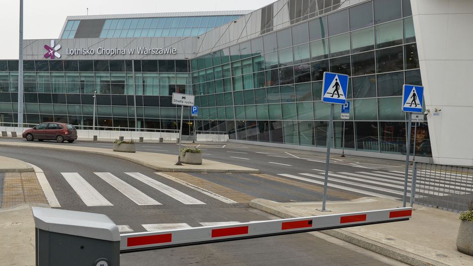 Warszawa. Władze Lotniska Chopina monitorują sytuacją związaną w koronawirusem z Chin