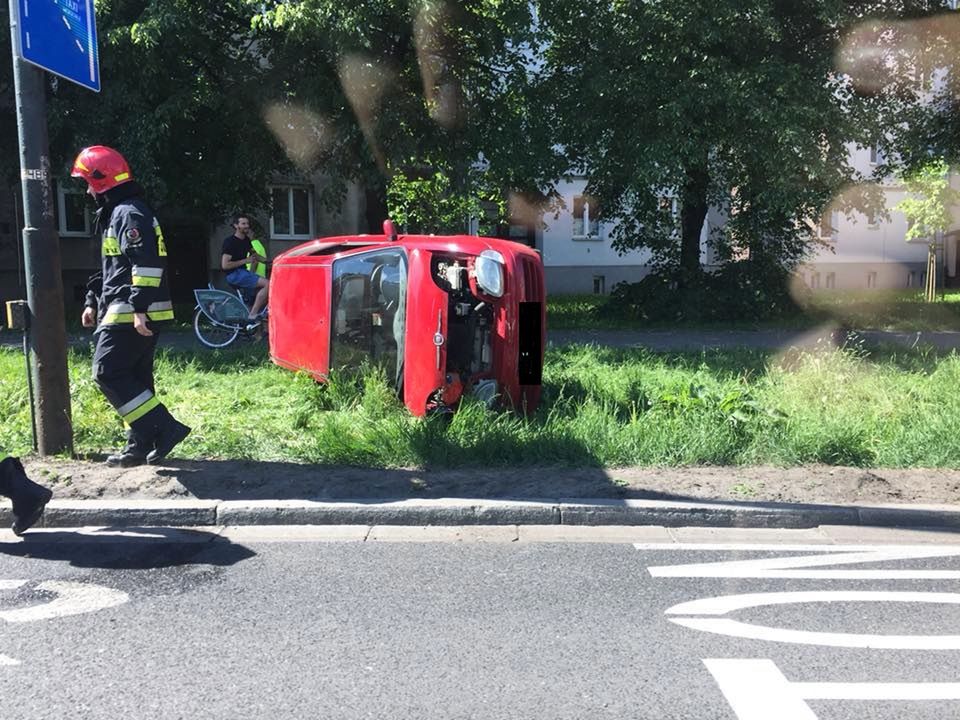 Dachowanie na Grzymały Sokołowskiego. Do tego prowadzi nadmierna prędkość