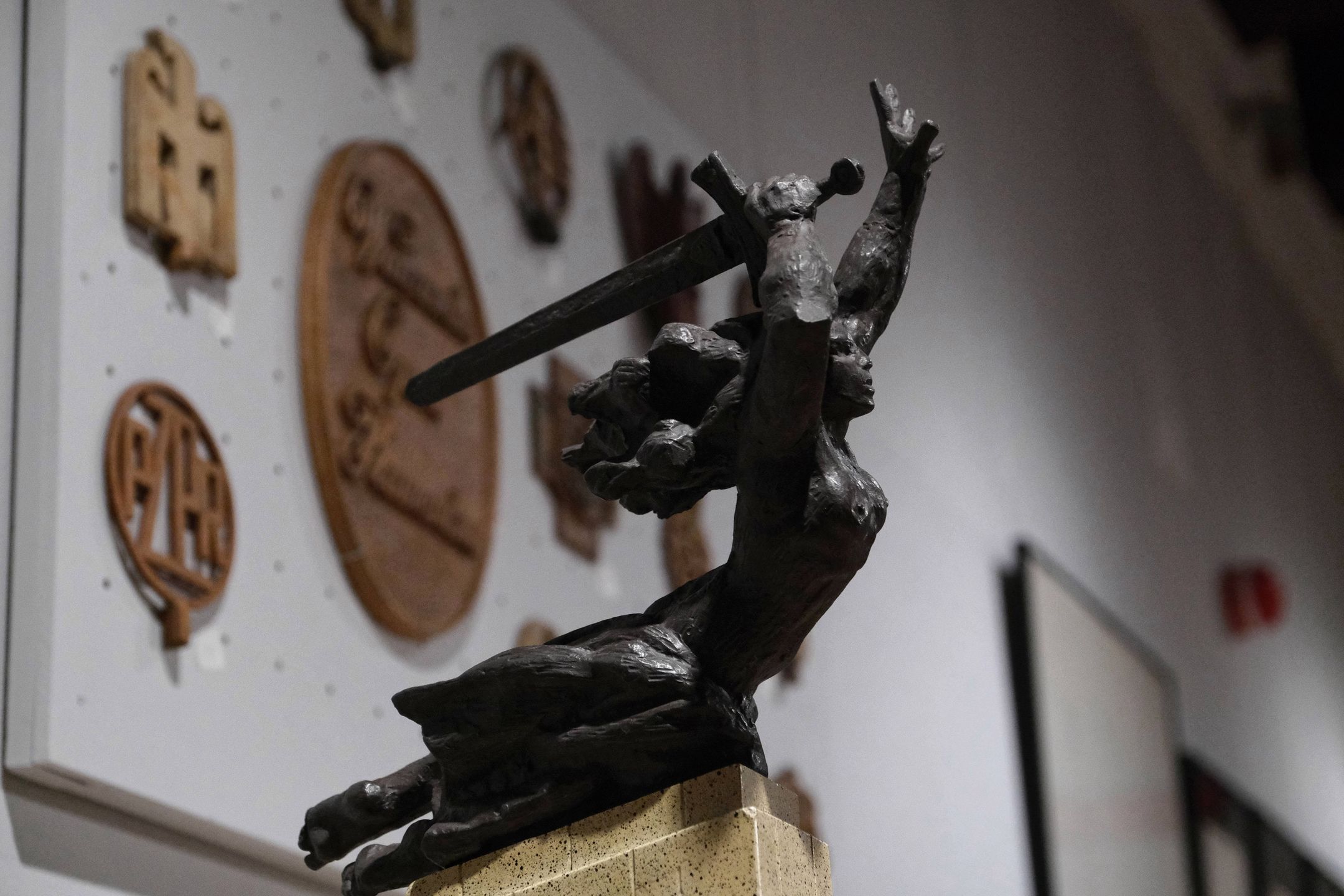 Ekspozycja Muzeum Warszawy podczas konferencji prasowej nt. obchodów 75. rocznicy odbudowy stolicy "BudujeMy!"