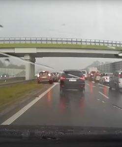 Opady wstrzymują ruch na autostradzie. Takie rzeczy tylko w Polsce