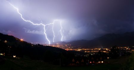 Pogoda – Zakopane. Sprawdź, czy burza i deszcz zaskoczą nas w czwartek 22 sierpnia. Pogoda w Tatrach w weekend ulegnie poprawie?