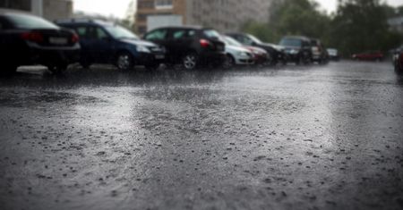 6-latek błąkał się po ulicach. Był bosy i przemoknięty