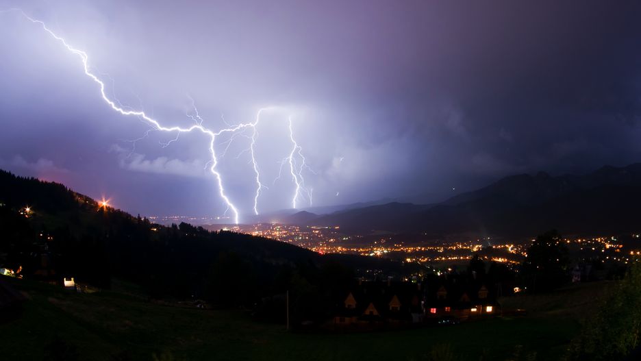 Pogoda – Zakopane. Sprawdź, czy burza i deszcz zaskoczą nas w czwartek 22 sierpnia. Pogoda w Tatrach w weekend ulegnie poprawie?