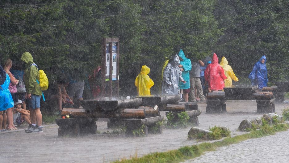 Ulewa na szlaku do Morskiego Oka.