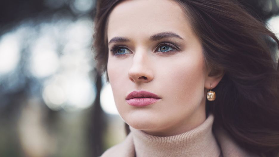 Elegancki golf lub półgolf z cienkiej dzianiny z powodzeniem zastąpi bluzkę