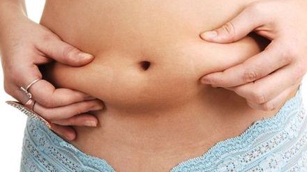 Osoby z sylwetką skinny fat charakteryzują się wysokim poziomem otłuszczenia przy stosunkowo niskiej wadze.