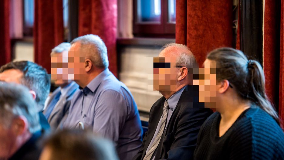 Oskarżeni ws. otrzęsin podczas procesu na sali Sądu Okręgowego w Bydgoszczy