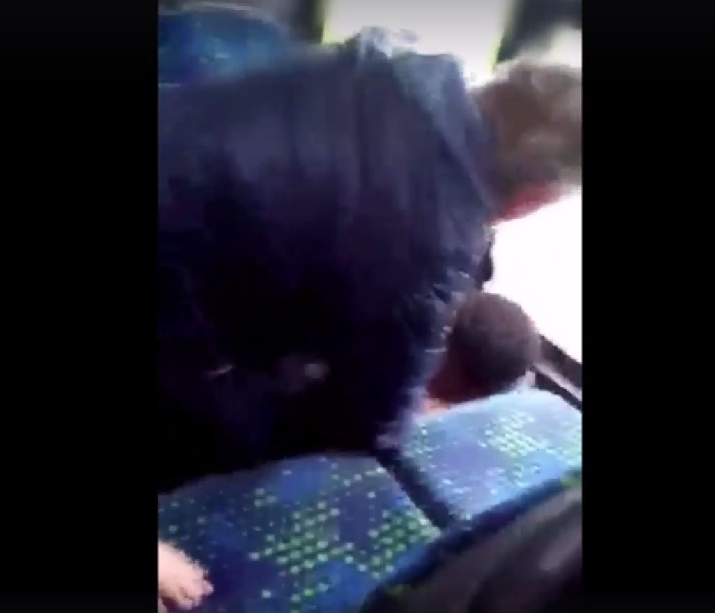 Zaatakowana w autobusie czarnoskóra Amerykanka jest w traumie. "Chce chodzić w masce, tak się boi"