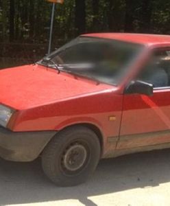 Zatrzymują auto i wyrzucają kamerę dziennikarza Polsatu. Zobacz wideo