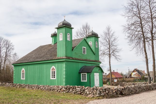 Podlaski szlak tatarski; Drewniany meczet we wsi Kruszyniany; najstarszy w Polsce. 