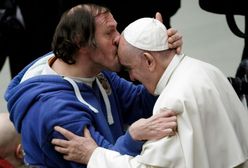 Papież Franciszek wycałowany podczas audiencji. Wierni zaskoczeni