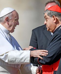 Ponad tysiąc stron o księżach gejach. Arcybiskup Neapolu przekazuje dane kompromitujące Watykan