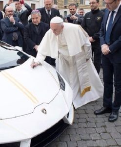 Papież Franciszek dostał Lamborghini za 185 tys. euro. Nie odstawi Papamobile