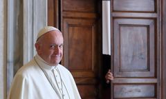 Logo papieskiej pielgrzymki budzi kontrowersje. "Każdy widzi to, co chce"