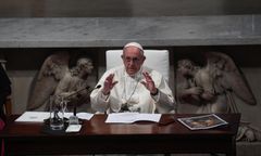 "Błagam Boga". Emocjonalna przemowa Franciszka do dziesiątków tysięcy wiernych. Rozległy się brawa