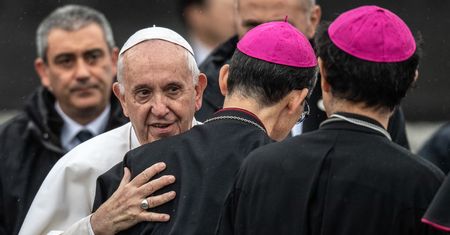 Papież Franciszek z wizytą w Tokio. Wystąpił w japońskim stroju