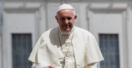 "Podchodzimy do ołtarza i niespodzianka". Papież Franciszek zaskoczył. Niezwykły gest