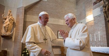 Model "byłego papieża" spycha Kościół w kryzys
