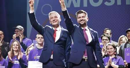 Biedroń popiera 500+. "Gdybym mógł, sam bym pobierał"