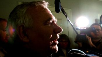 Józef Gruszka podczas rozmowy z dziennikarzami