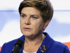 Broszki - ulubiona biżuteria Beaty Szydło